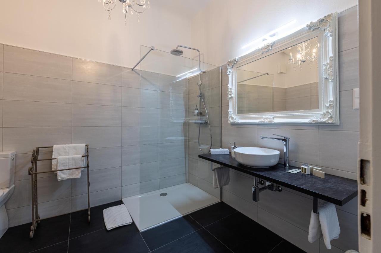 Boutique Hotel Goldenes Lamm Villach Exterior foto