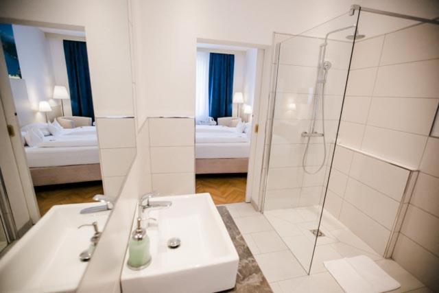 Boutique Hotel Goldenes Lamm Villach Exterior foto