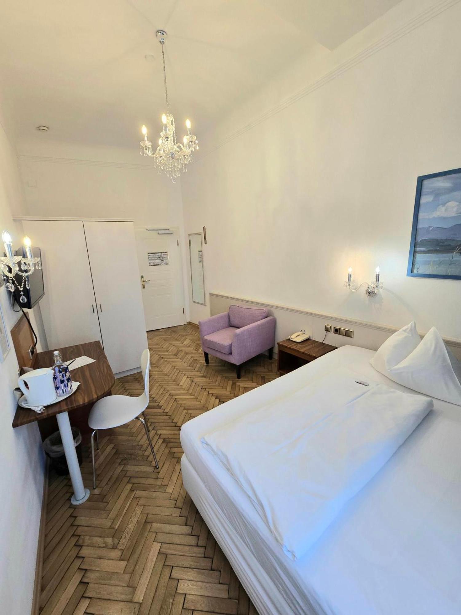 Boutique Hotel Goldenes Lamm Villach Exterior foto