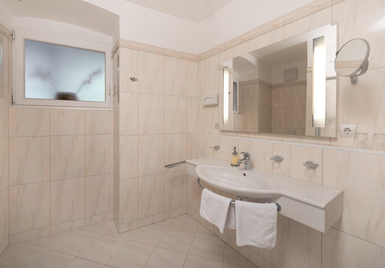 Boutique Hotel Goldenes Lamm Villach Exterior foto